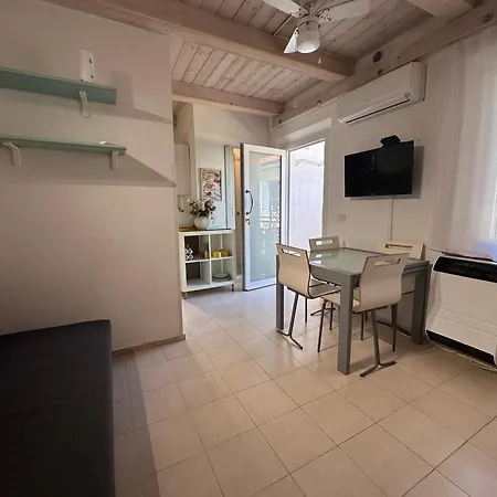 3 Min To Beach Apt Ac W Garden Or Balcony - Il Lupo Affitta *
